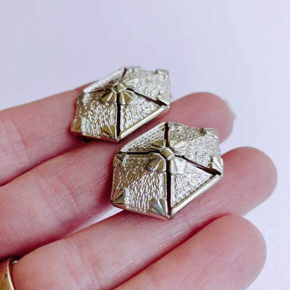 Vintage Coro Silver Tone Clip On Earrings Mid Century Geometric Starburst Design - Picture 4 of 9